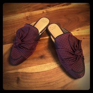 A New Day mules with a bow